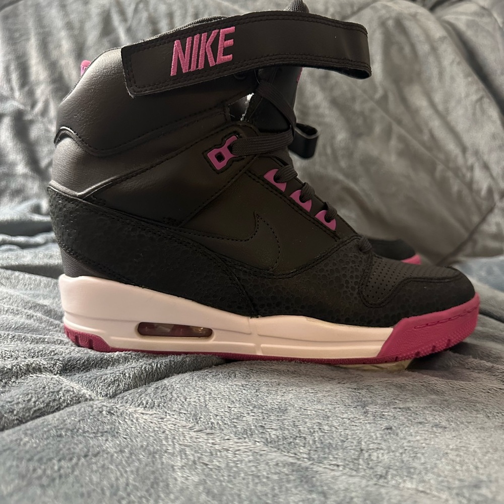 Nike Women's Black and Pink Sneakers Sz. 9